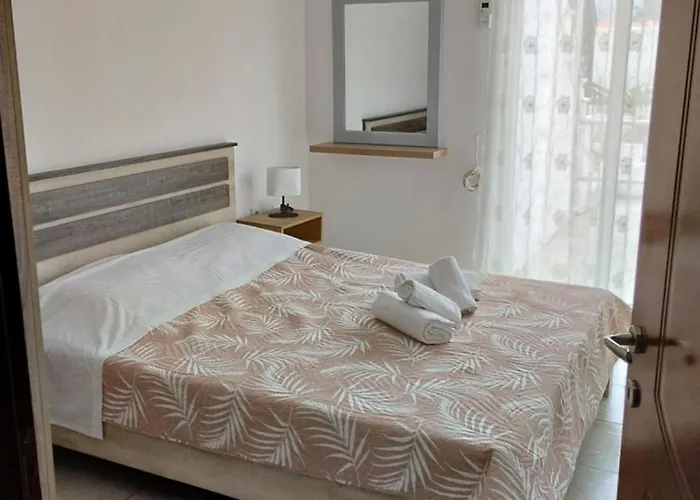 Eirinis Órmos Prínou